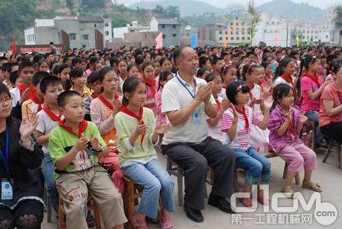 卡特彼勒参与捐资兴建的灾区小学奠基