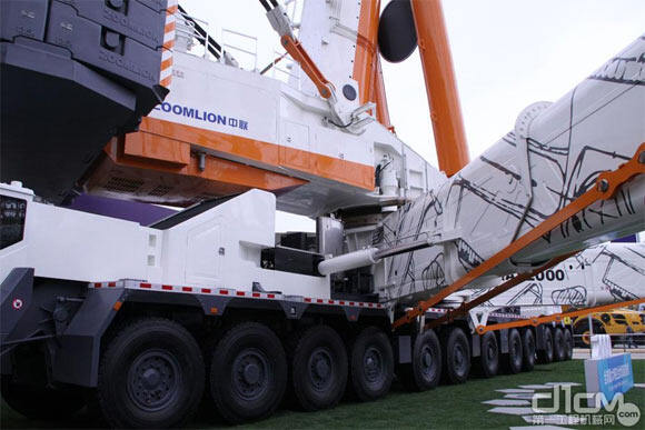 中联重科全球最大吨位全地面起重机亮相宝马展