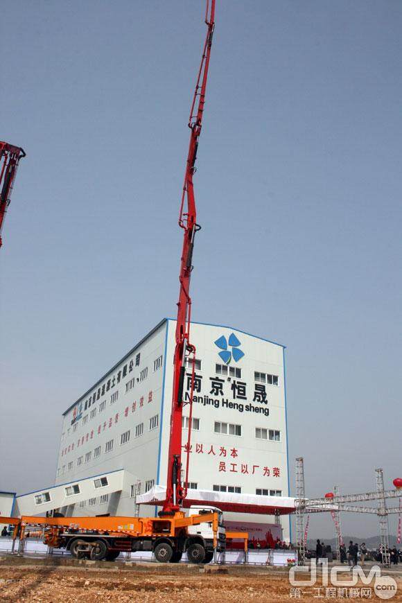 三一重工C8混凝土泵车在南京恒晟工地施工