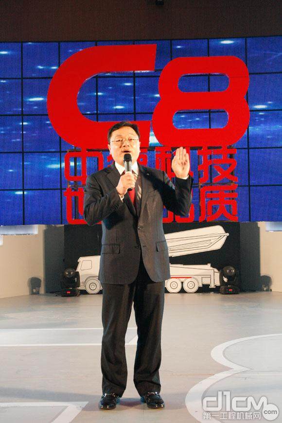 三一集团总裁助理、江苏三一工程设备有限公司董事长邓富义致辞