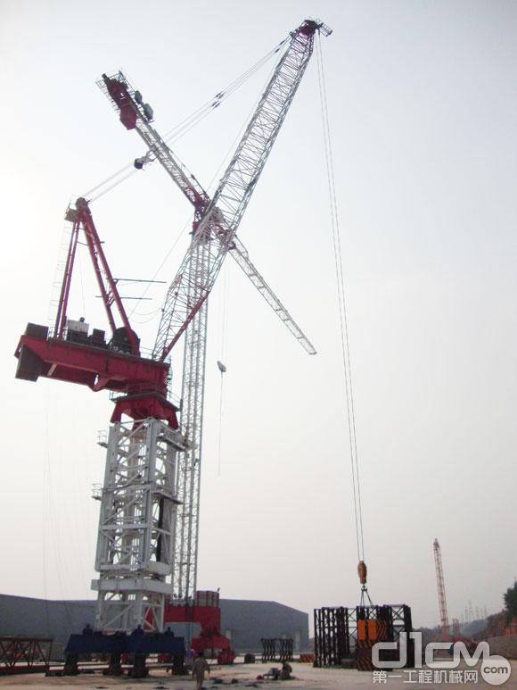 永茂建机STL2400超大型动臂式塔机获中国工程机械年度产品TOP50（2013）年度产品奖