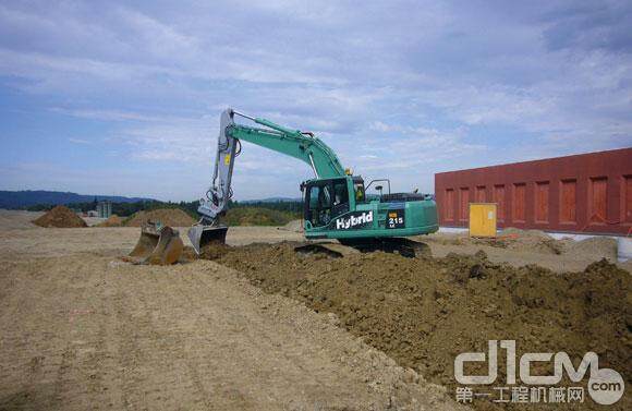 bauma2013:小松HB215LC-1混合动力液压挖掘机