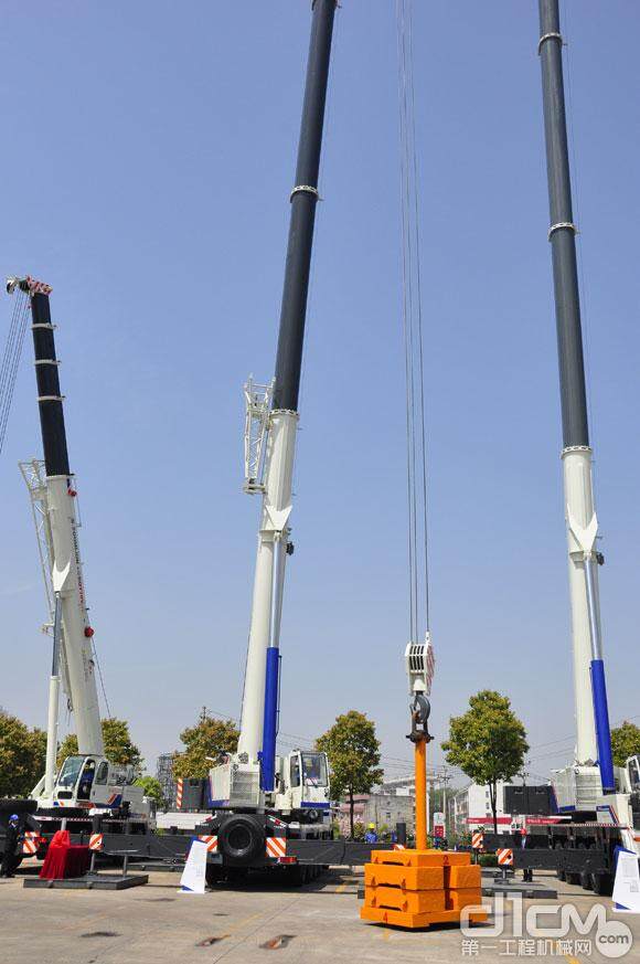 QY160V633全伸63米主臂，轻松吊起17吨重量，赢得客户的一致认可