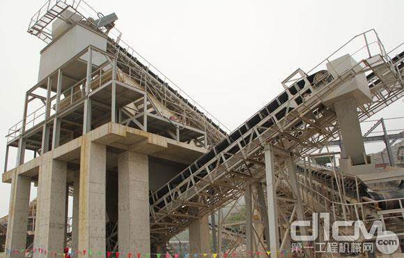 中联重科最新研发的连续级配式混凝土搅拌楼在贵州城上城混凝土有限公司正式投产运营