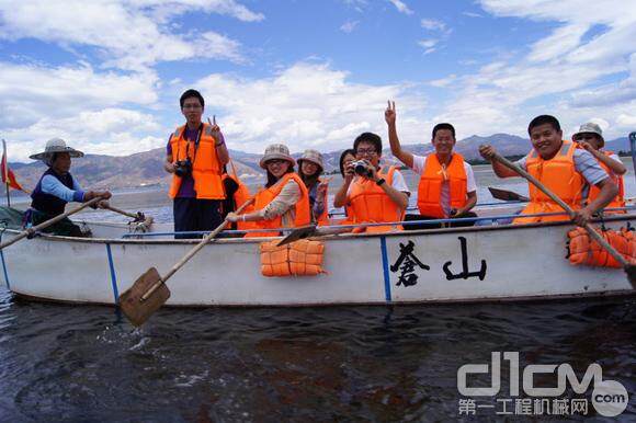 福建小松组织2012年度优秀员工赴云南旅游