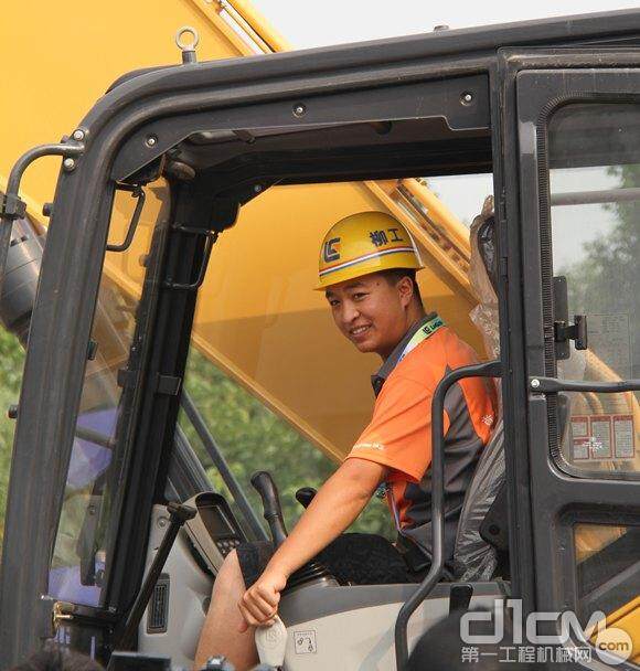 “直通极限 首届全国土方机械操作技能大赛”西北、西南赛区挖掘机手复赛冠军阮王刚