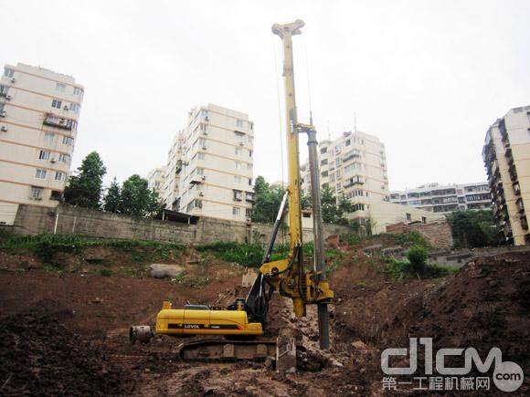 雷沃旋挖钻正在施工