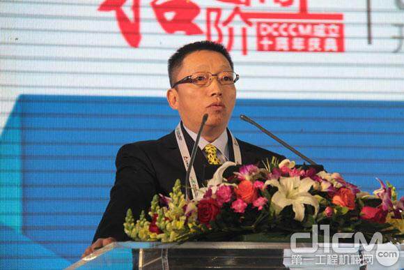 中国工程机械工业协会代理商工作委员会轮值会长黄宁出席会议并致开幕词