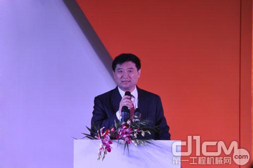 中国工程机械工业协会秘书长苏子孟发表讲话