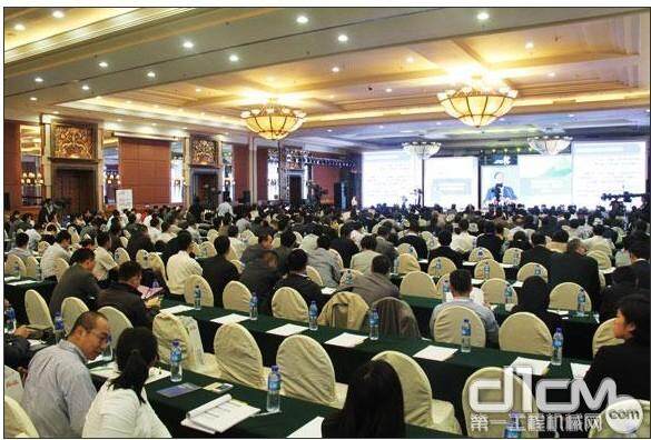 2013中国工程机械<a href=http://www.dcccm.com target=_blank>代理商</a>年会现场
