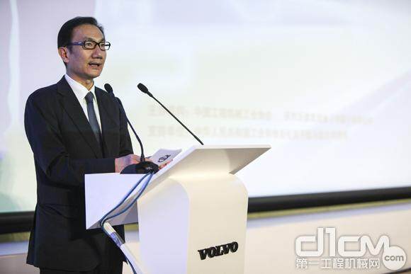 沃尔沃建筑设备中国区总裁罗东在第三届“掘战达人”总决赛新闻发布会上发言
