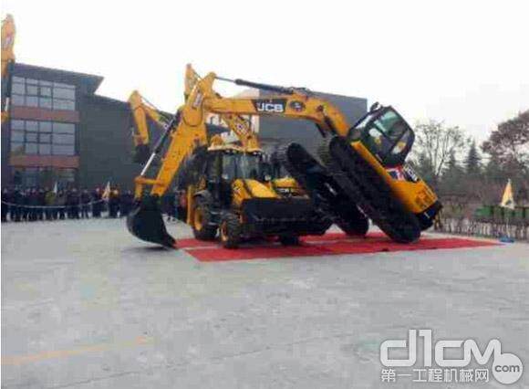 JCB挖掘机在上海展览中心