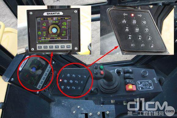 山推SR14D-3压路机电比例手柄控制和仪表盘、控制按钮放置在座椅右侧，操作简单方便。