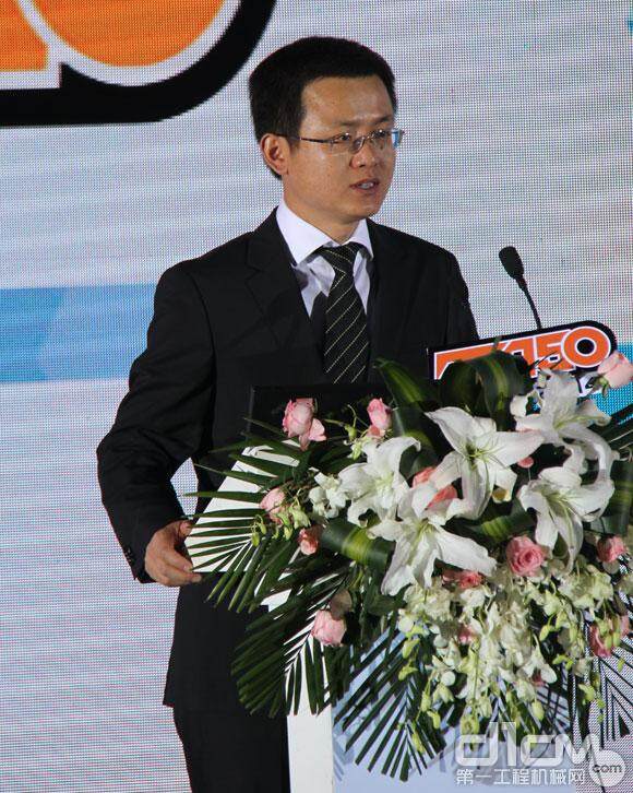 2014工程机械产品发展（北京）论坛主持人：北京卓众出版副总编辑李志勇