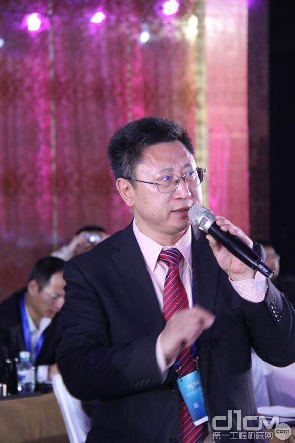 中国工程机械工业协会用户工作委员会秘书长侯宝佳