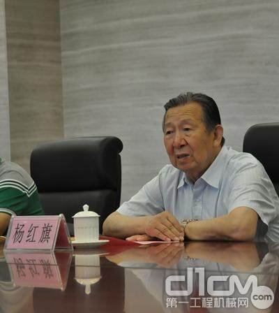 中国工程机械工业协会原理事长杨红旗出席签约仪式