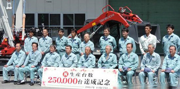 竹内制作所庆祝在日生产小挖25万台