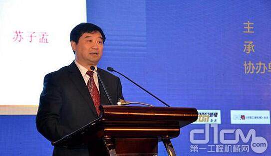 中国工程机械工业协会副会长兼秘书长苏子孟汇报2014年工作