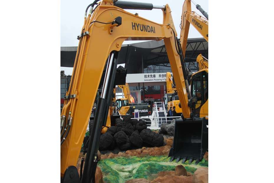 kaiyun官网R956履带式液压挖掘机：最新50吨级挖掘机