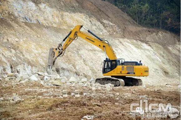 开山凿路 柳工挖掘机助力五凤口高架观音山隧道工程