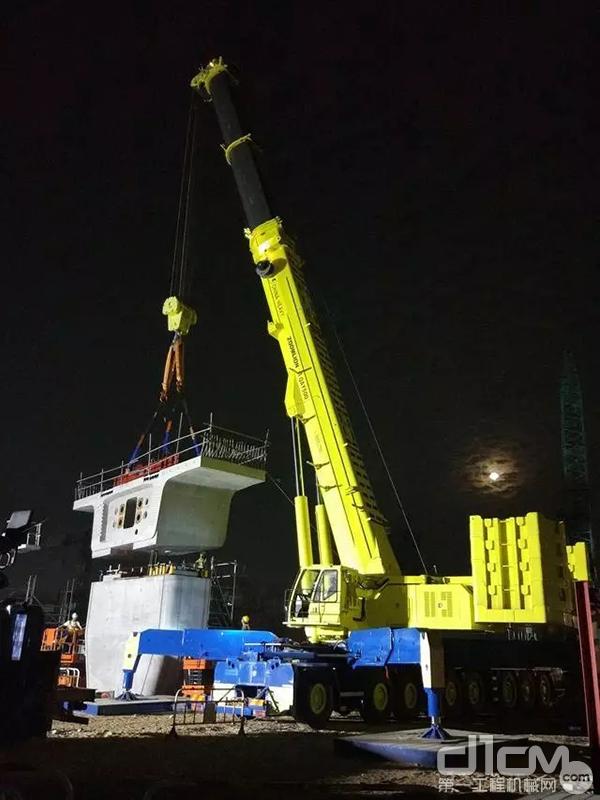 中联重科QAY500全路面起重机在港珠澳大桥施工现场