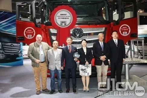 欧曼EST超级卡车夺得2017中国年度卡车大奖（CToY）
