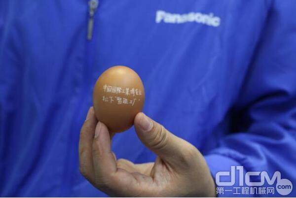 松下与北京精雕集团联手献上的“蛋壳艺术之旅”
