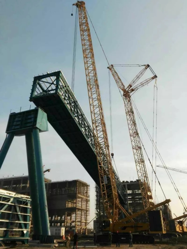 XGC300吨和QUY450吨抬吊高炉连廊