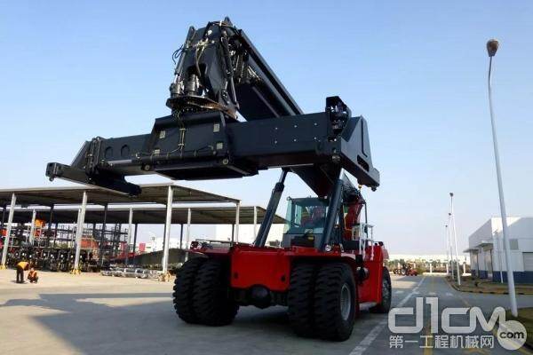 徐工液压港口机械油缸不仅实现进口替代,更凭借卓越的产物力批量出口欧洲