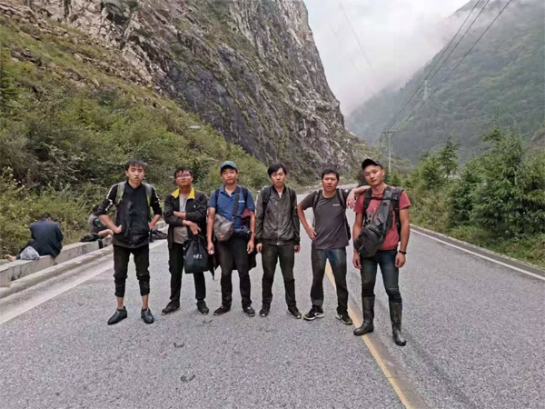 所有参与此次矿山服务和徒步历险记的工作人员：张杰、杨树涛、林博宇、李万富、赵林、唐小龙