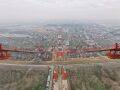 中国中铁：世界首座双层斜拉-悬索协作体系大桥开始架设主缆 