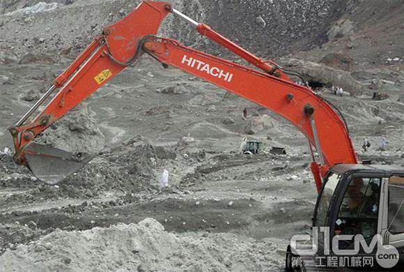 日立建机挖掘机参与巴基斯坦雪崩救援行动