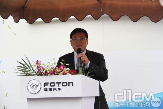 福田雷萨泵送事业部副总裁韩术亭介绍52米奔驰底盘泵车技术特点