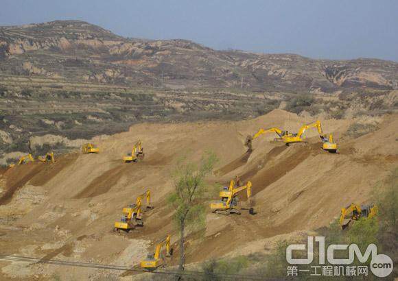 徐工集团挖掘机大型矿山集群矿区覆土