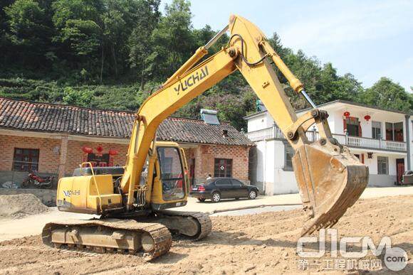 玉柴135-8挖掘机在六安金寨乡施工