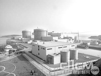 图为秦山三期重水堆核电站。(资料照片）