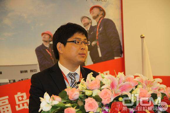 三一日本公司副总经理杨丙龙泵车捐赠过程