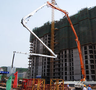 2012中联80m碳纤维臂架泵车在晋中灵石居民保障性住房施工