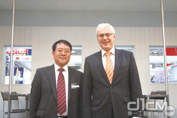 康迪泰克中国区首席代表刘俊生（左）和康迪泰克总裁海因茨-格哈德•温特（右）合影