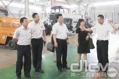 朝鲜客户参观沈阳交通重工集团工业园及国家级企业技术中心