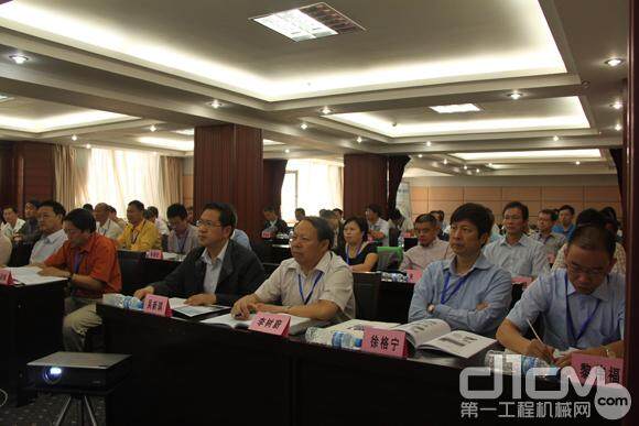 中电建协2012大型机械设备安全管理论坛举行