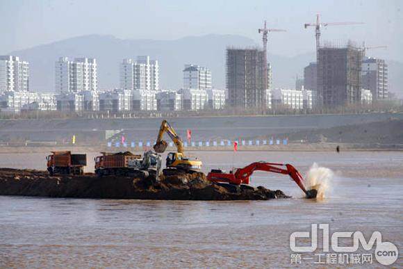 建设中的黄河海勃湾水利枢纽工程