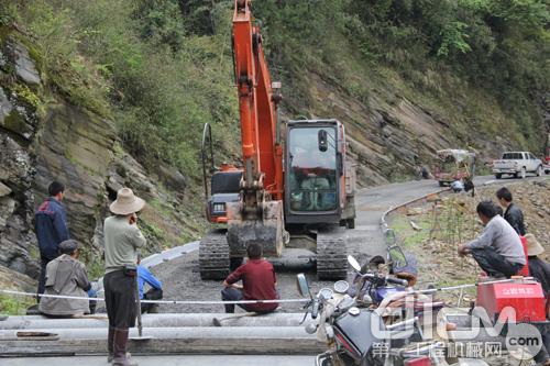 湖北来凤县农村公路建设开工现场