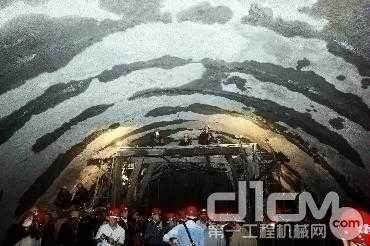 青海首条高海拔超长公路隧道年底将试通车