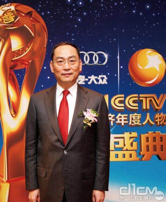 詹纯新当选2011CCTV中国经济年度人物 