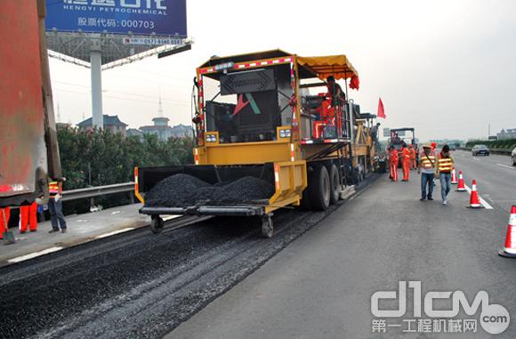 沪杭甬高速公路杭州处沥青路面热再生项目施工进入最后阶段
