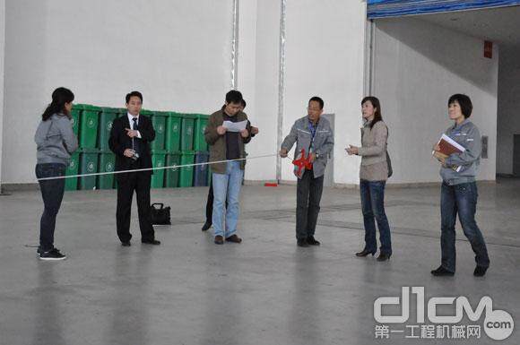 中国建筑装饰装修材料协会副秘书长丁辉一行来到沈阳国际展览中心考察