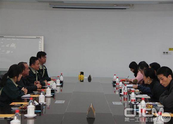 武汉市财政局、商务局，东湖高新技术开发区外事外经局等领导到山推楚天公司进行调研
