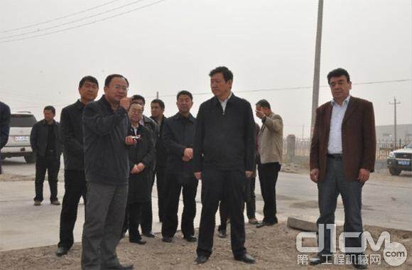 新疆维吾尔自治区常委、秘书长白志杰一行到访山推喀什产业园