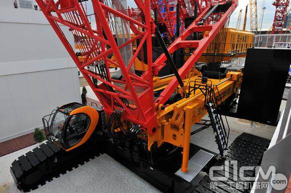 三一面向高端市场的SCC8500（500吨）履带起重机亮相2012上海宝马展